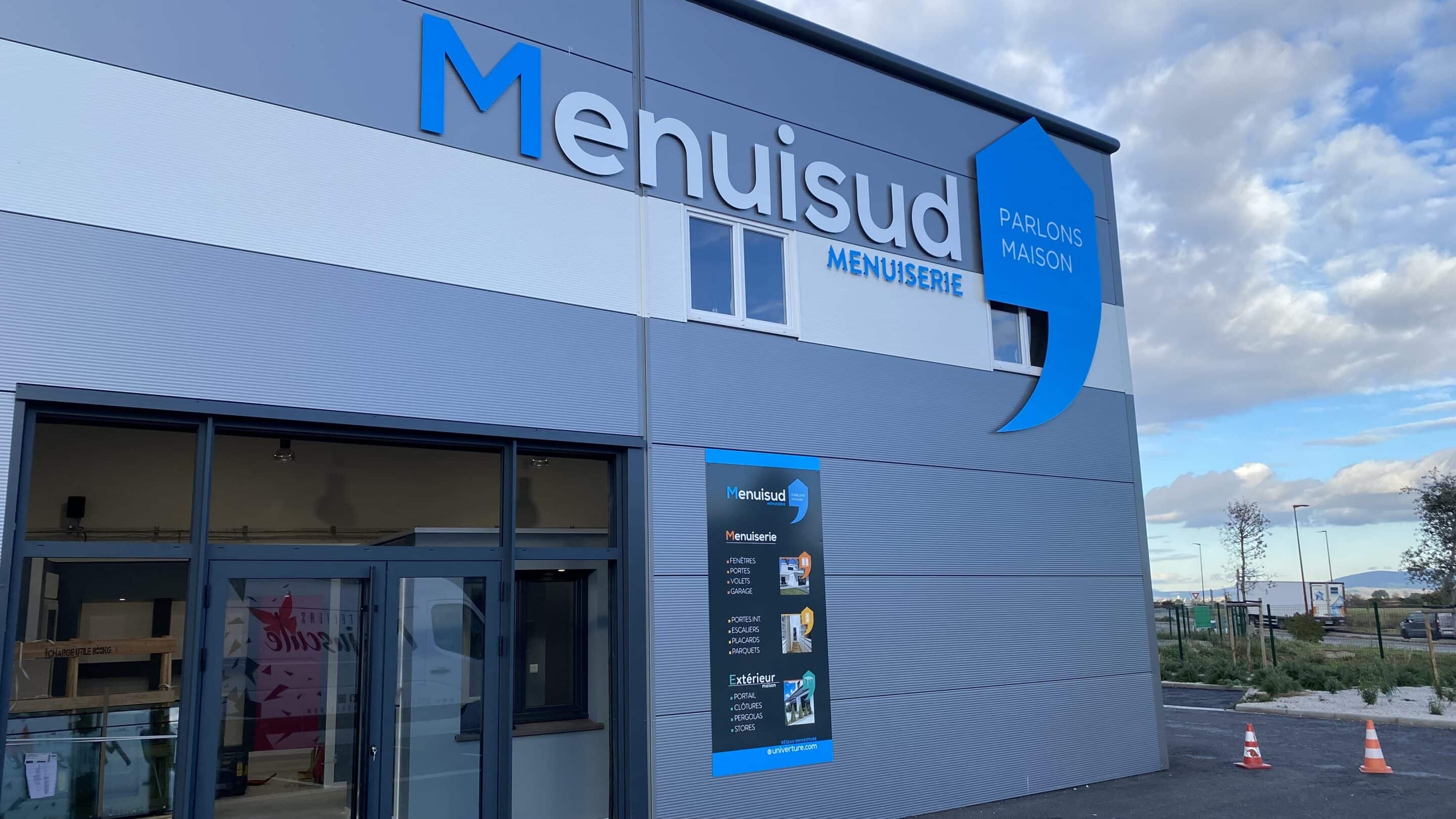 Menuisud Clermont Herault Magasin scaled 1